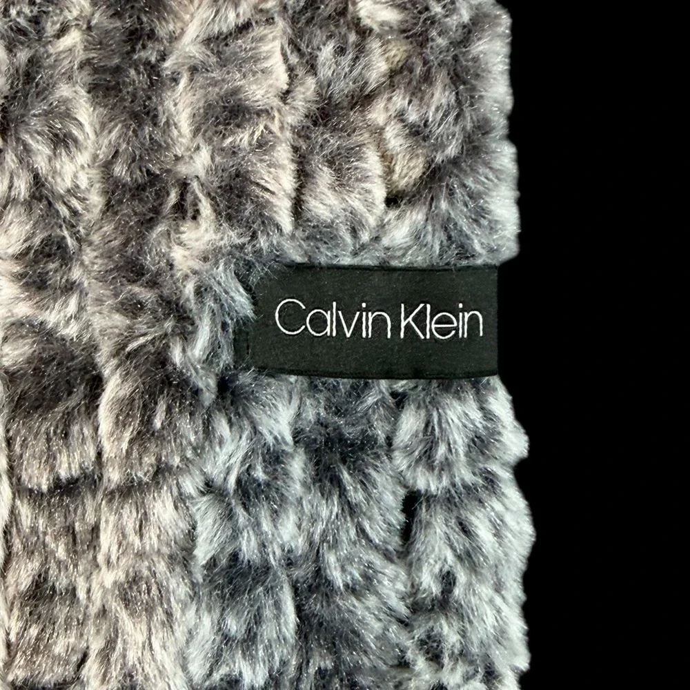 Calvin Klein Women's Grey Faux Fur Woven Winter Infinity Scarf One Size 1SZ 30x7